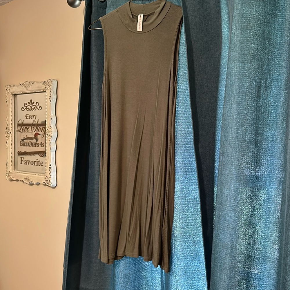 Dress with beautiful print and super soft, stretchy fabric!